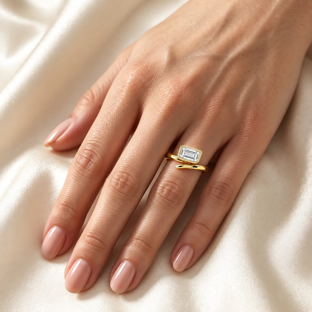 Elegant Pear-Cut Bezel Wrap Diamond Ring