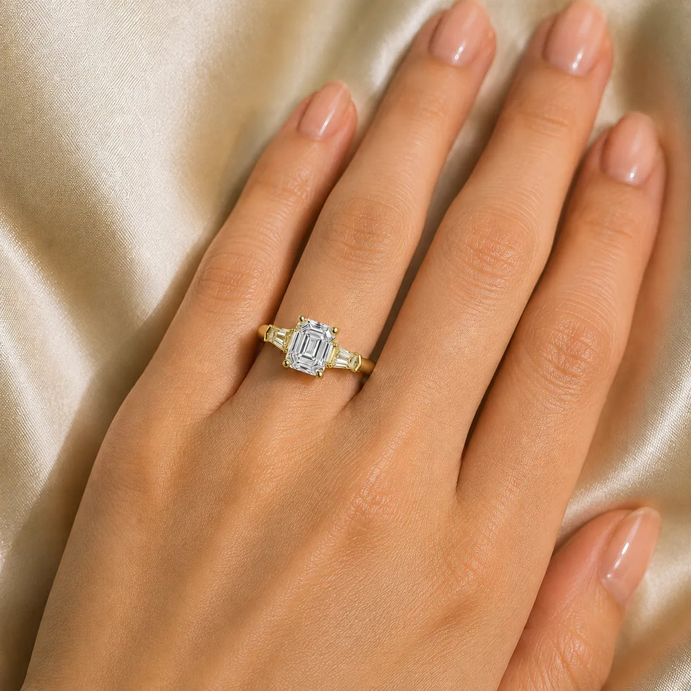 Emerald Elegance Ring with Customize baguette