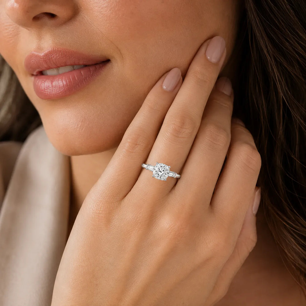 Emerald Elegance Ring with Customize baguette