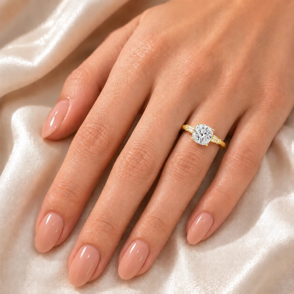Emerald Elegance Ring with Customize baguette