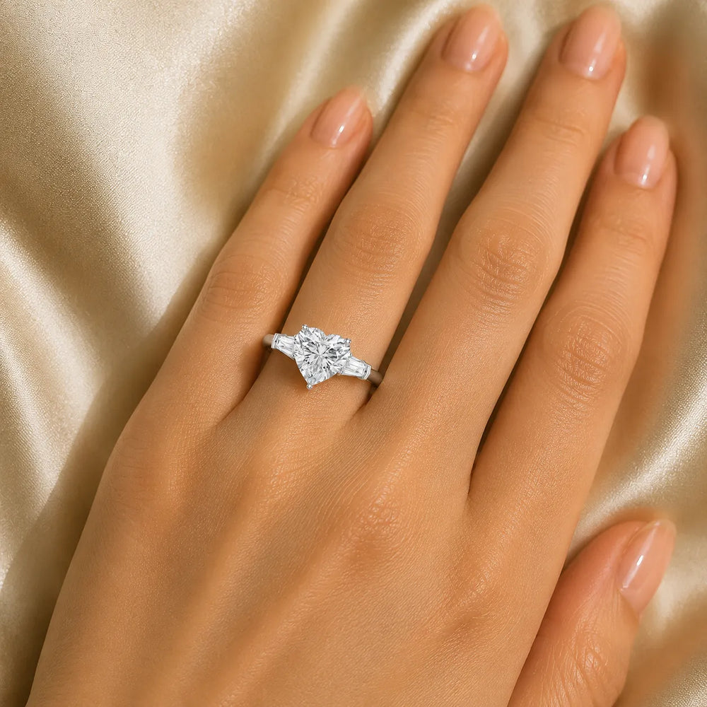 Emerald Elegance Ring with Customize baguette