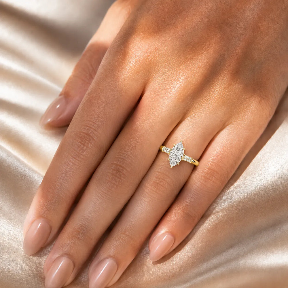 Emerald Elegance Ring with Customize baguette