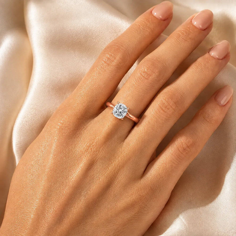Elegant Solitaire Ring with Classic Four-Prong Setting
