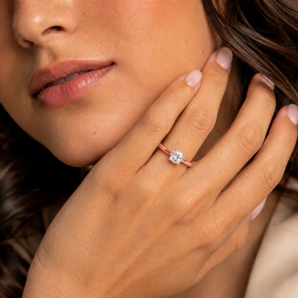 Elegant Solitaire Ring with Classic Four-Prong Setting