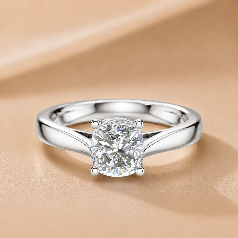 Elegant Solitaire Ring with Classic Four-Prong Setting