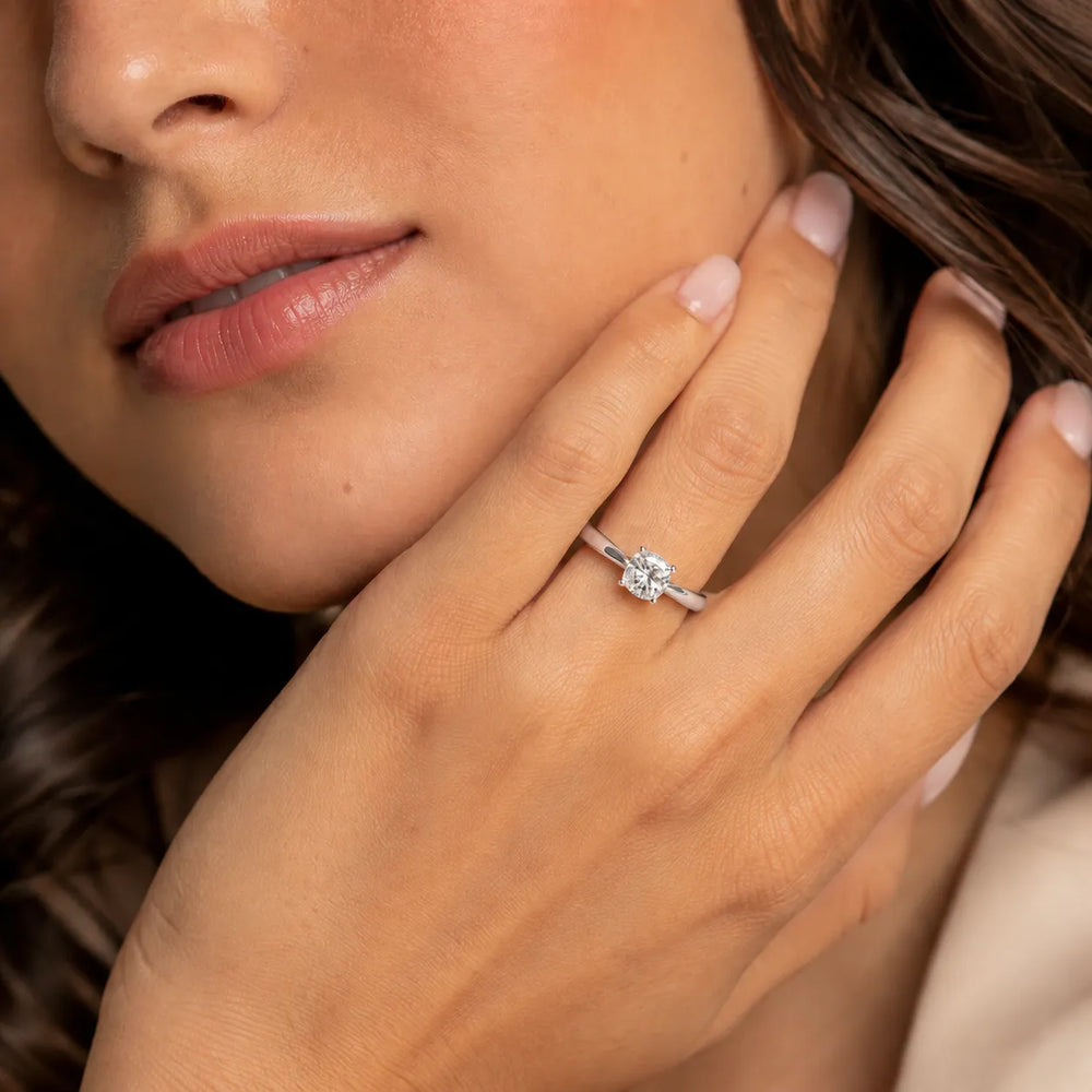 Elegant Solitaire Ring with Classic Four-Prong Setting