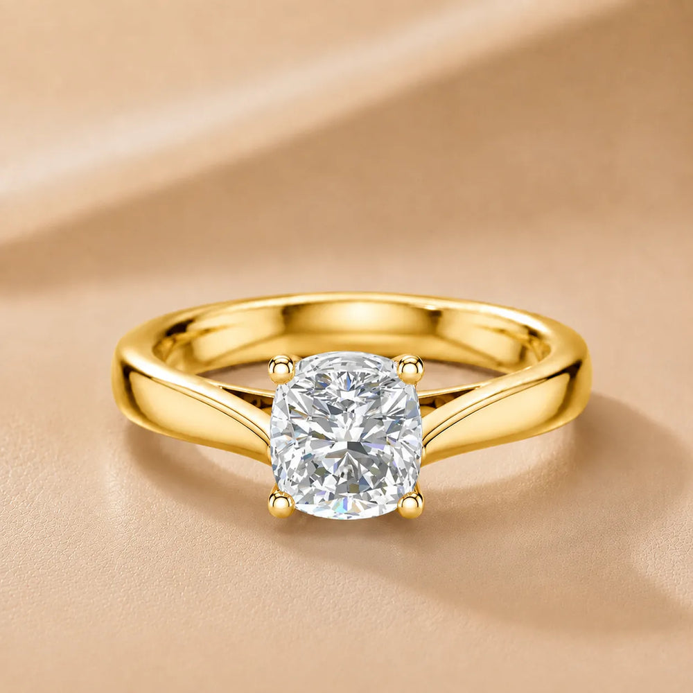 Elegant Solitaire Ring with Classic Four-Prong Setting