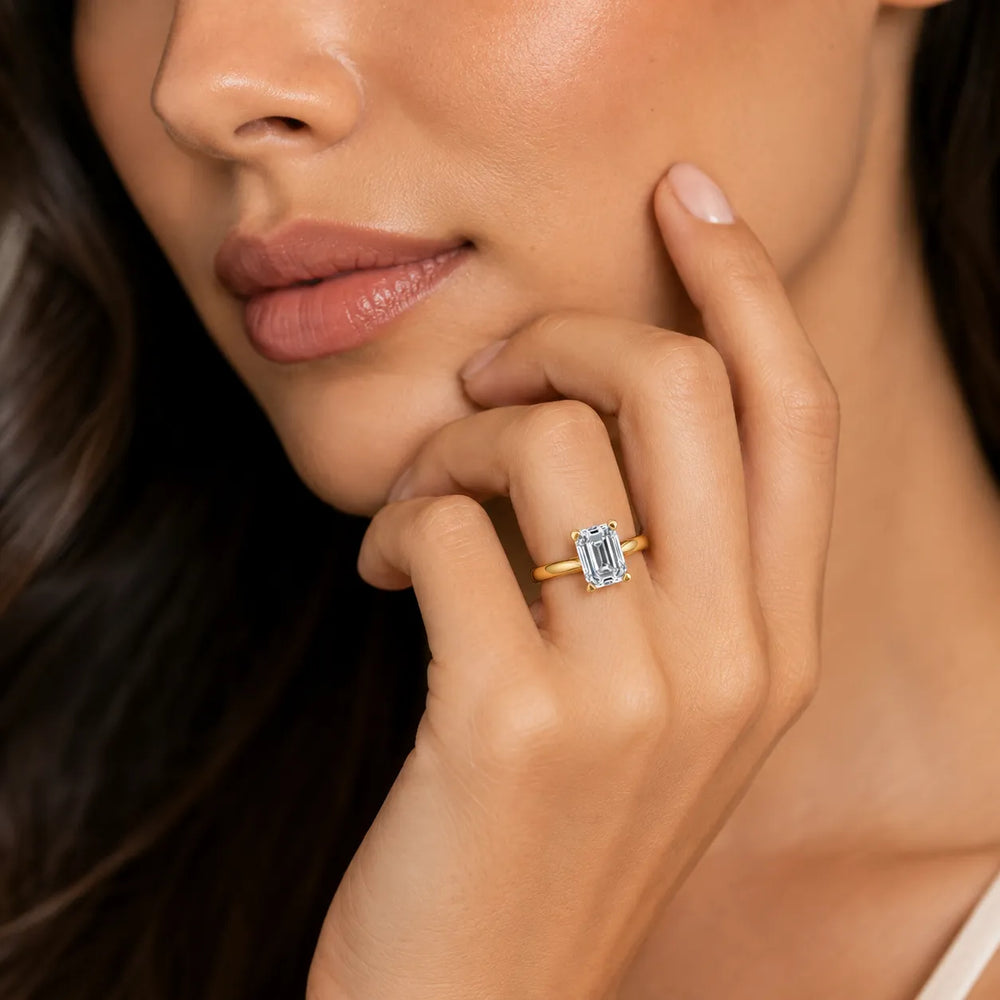 Elegant Solitaire Ring with Classic Four-Prong Setting
