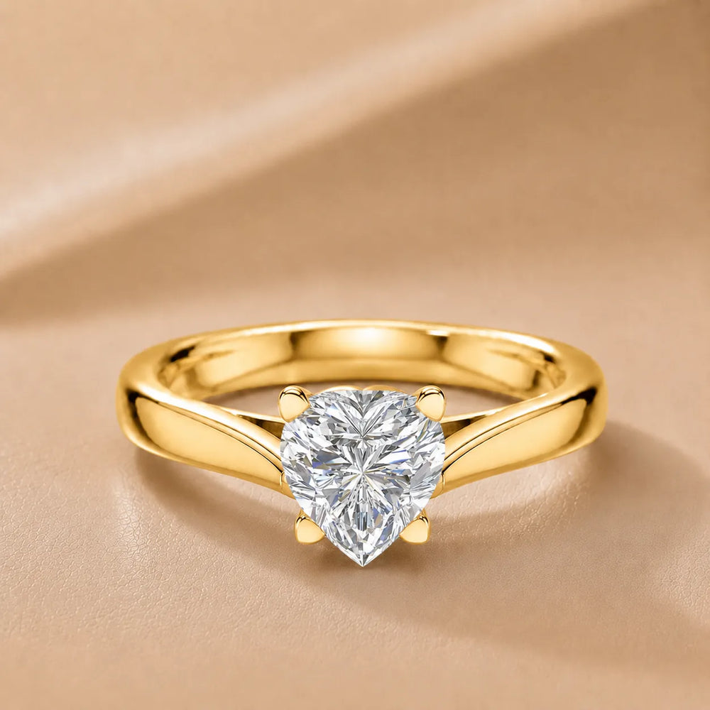 Elegant Solitaire Ring with Classic Four-Prong Setting