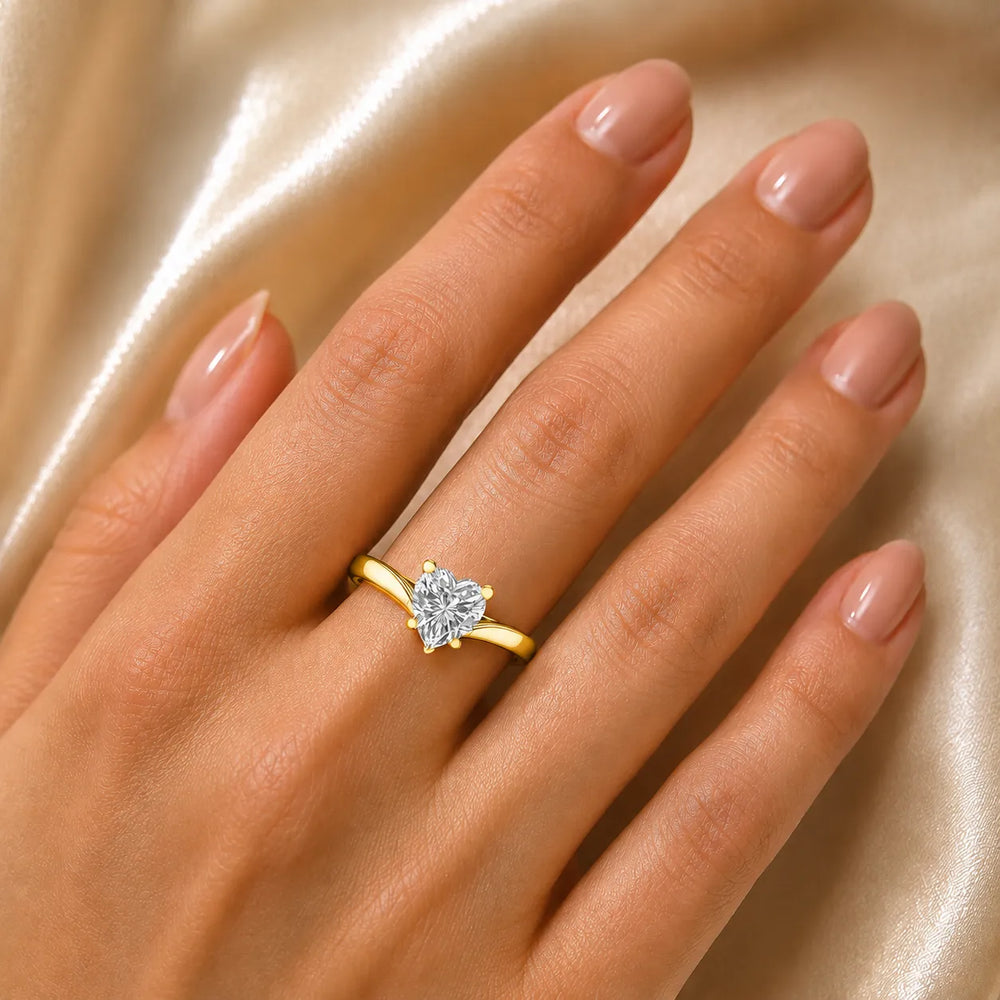 Elegant Solitaire Ring with Classic Four-Prong Setting