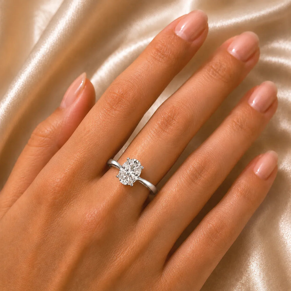 Elegant Solitaire Ring with Classic Four-Prong Setting