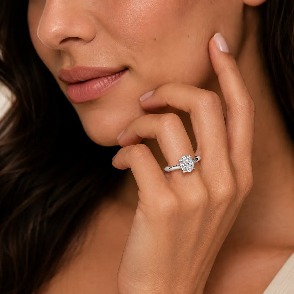 Elegant Solitaire Ring with Classic Four-Prong Setting