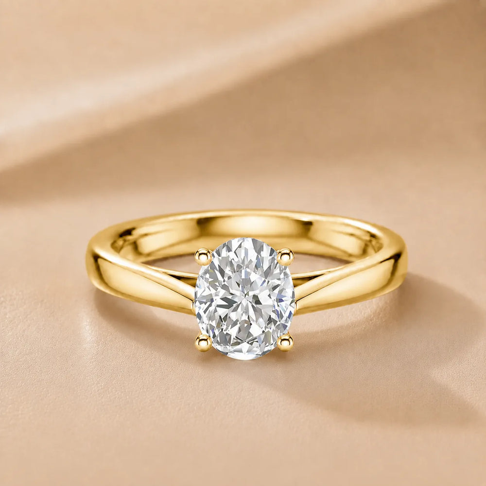 Elegant Solitaire Ring with Classic Four-Prong Setting