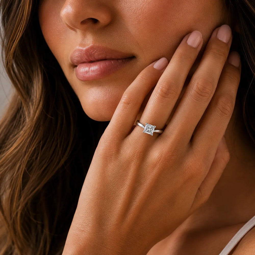 Elegant Solitaire Ring with Classic Four-Prong Setting