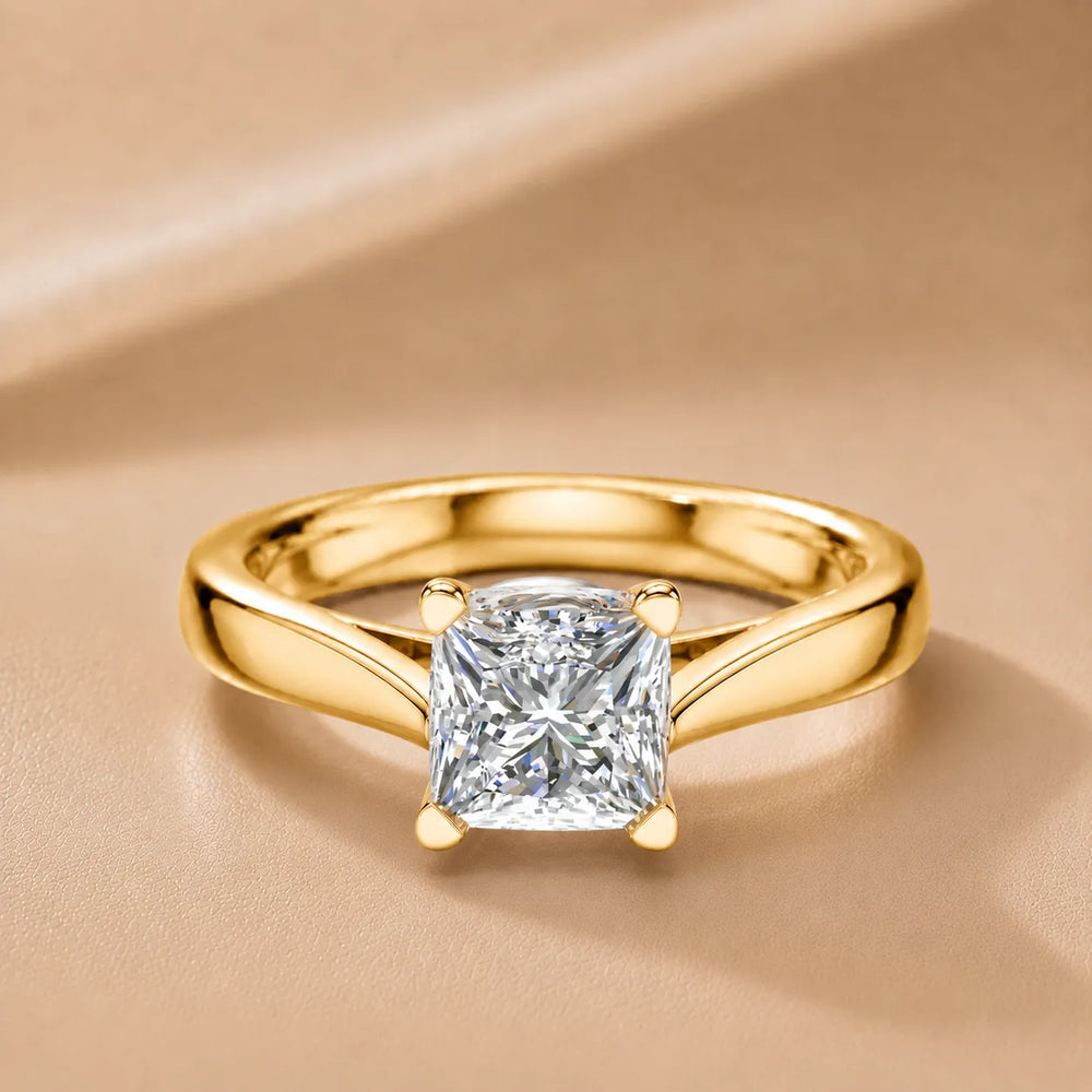 Elegant Solitaire Ring with Classic Four-Prong Setting