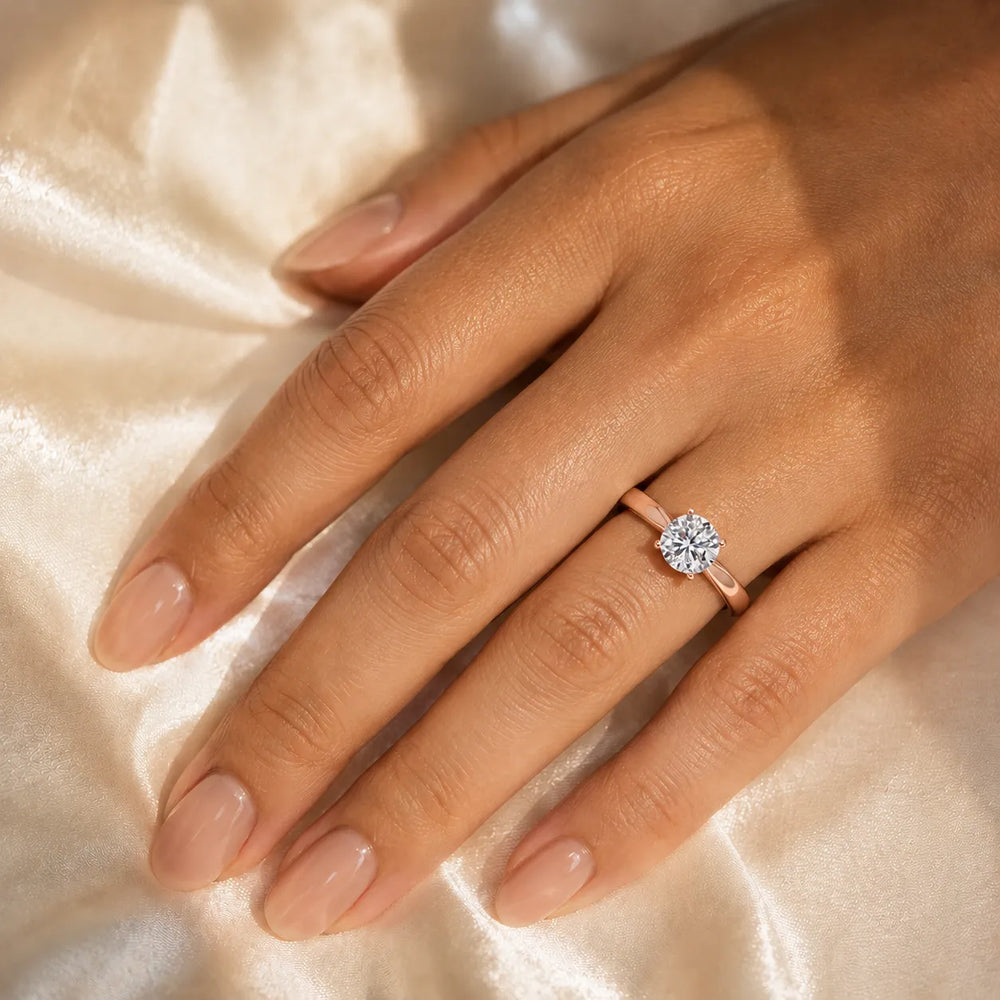 Elegant Solitaire Ring with Classic Four-Prong Setting