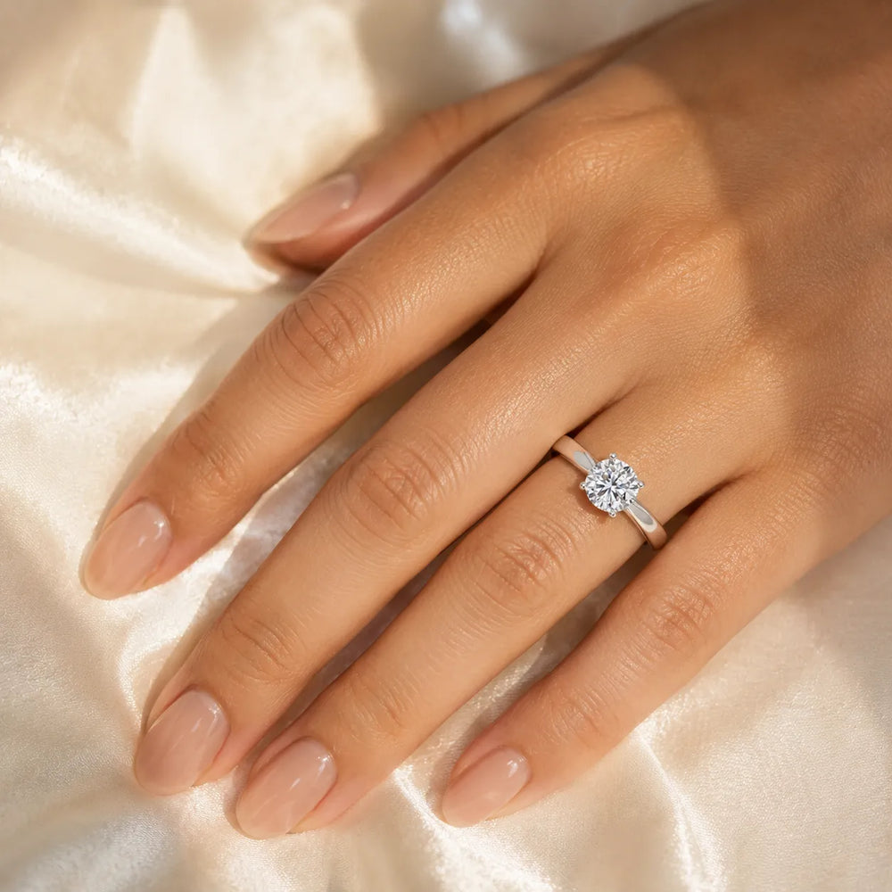 Elegant Solitaire Ring with Classic Four-Prong Setting