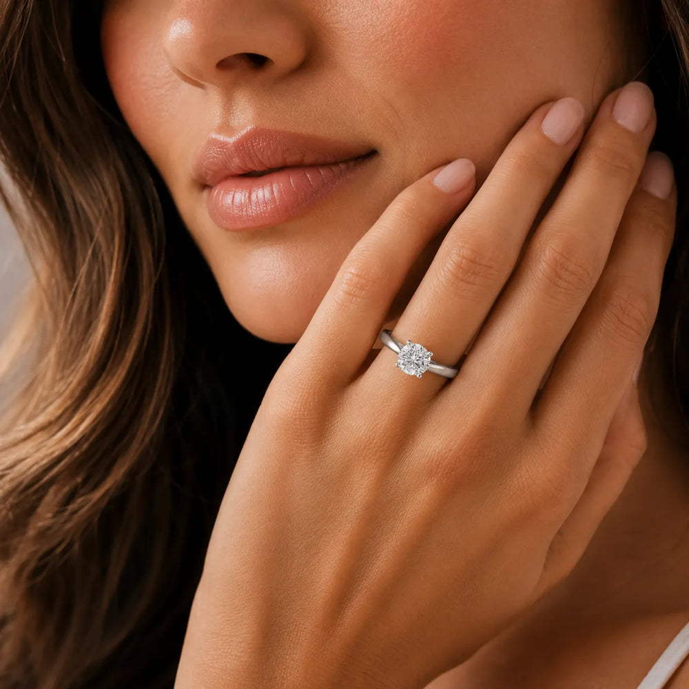Elegant Solitaire Ring with Classic Four-Prong Setting