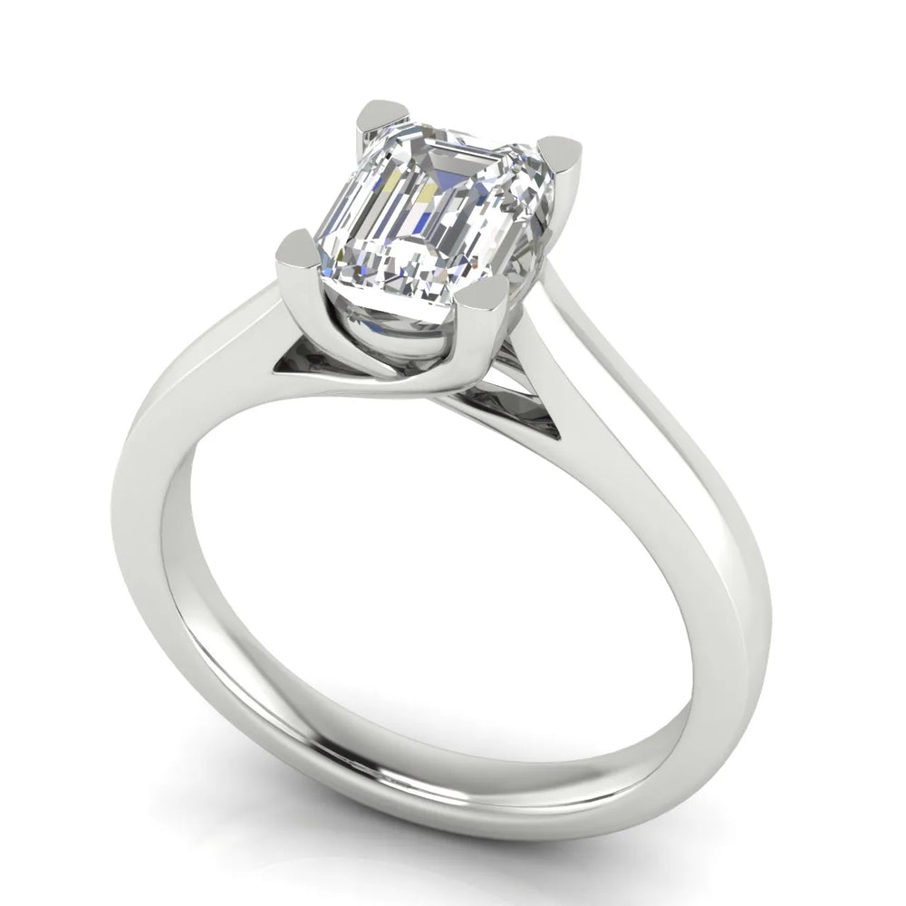 Elegant Solitaire Ring with Classic Four-Prong Setting
