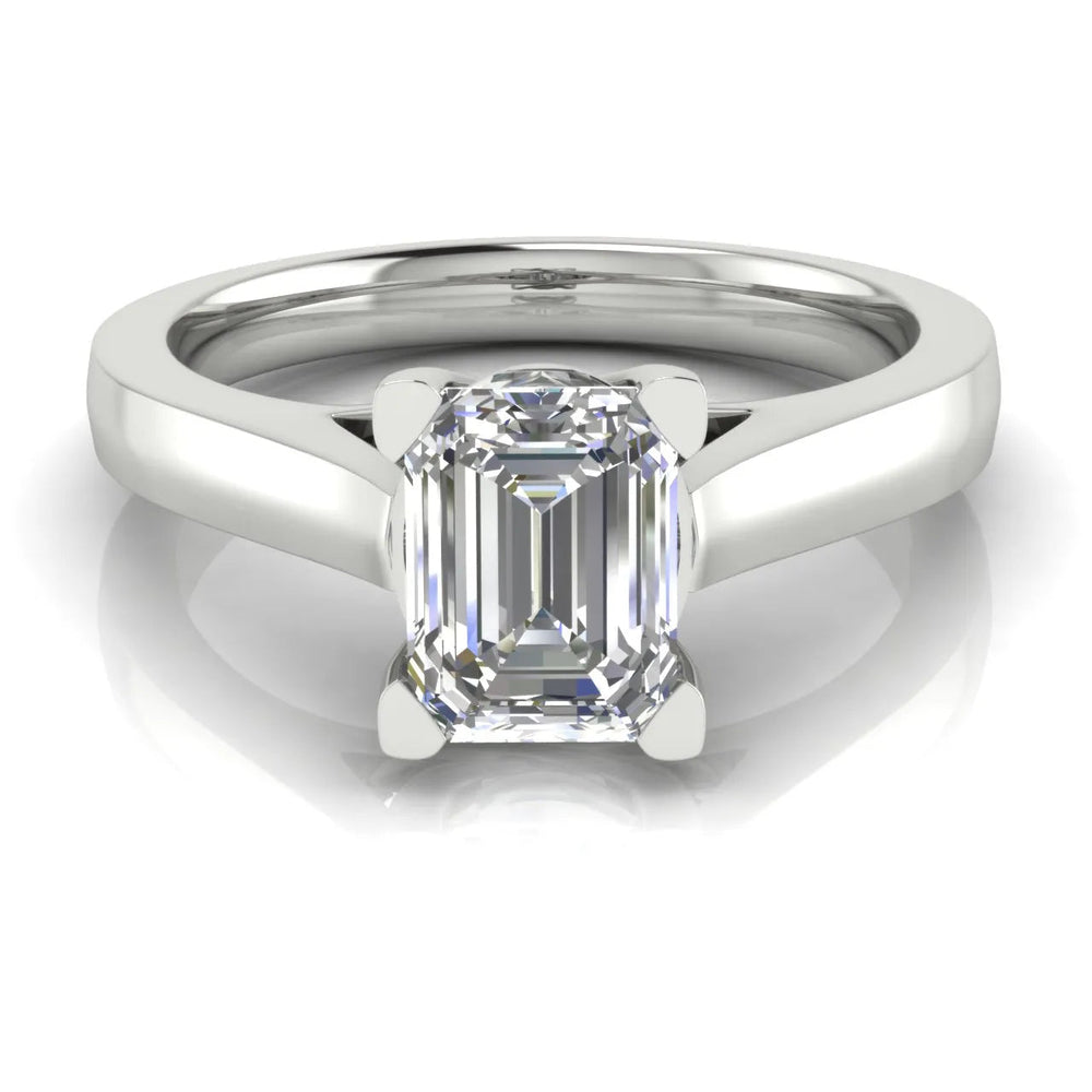 Elegant Solitaire Ring with Classic Four-Prong Setting