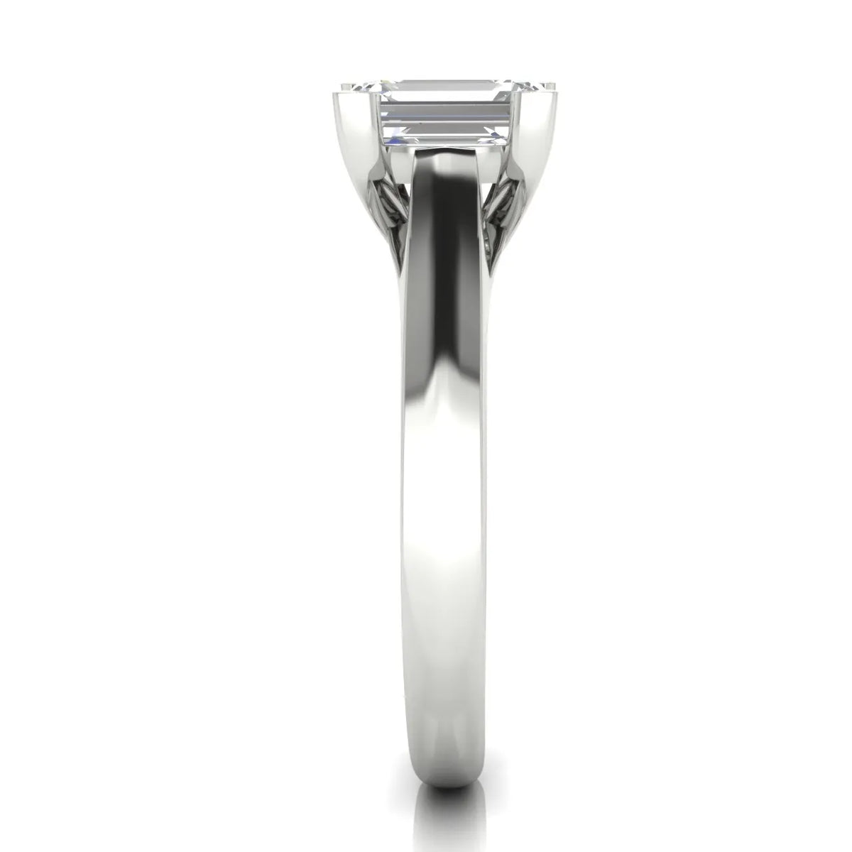 Elegant Solitaire Ring with Classic Four-Prong Setting