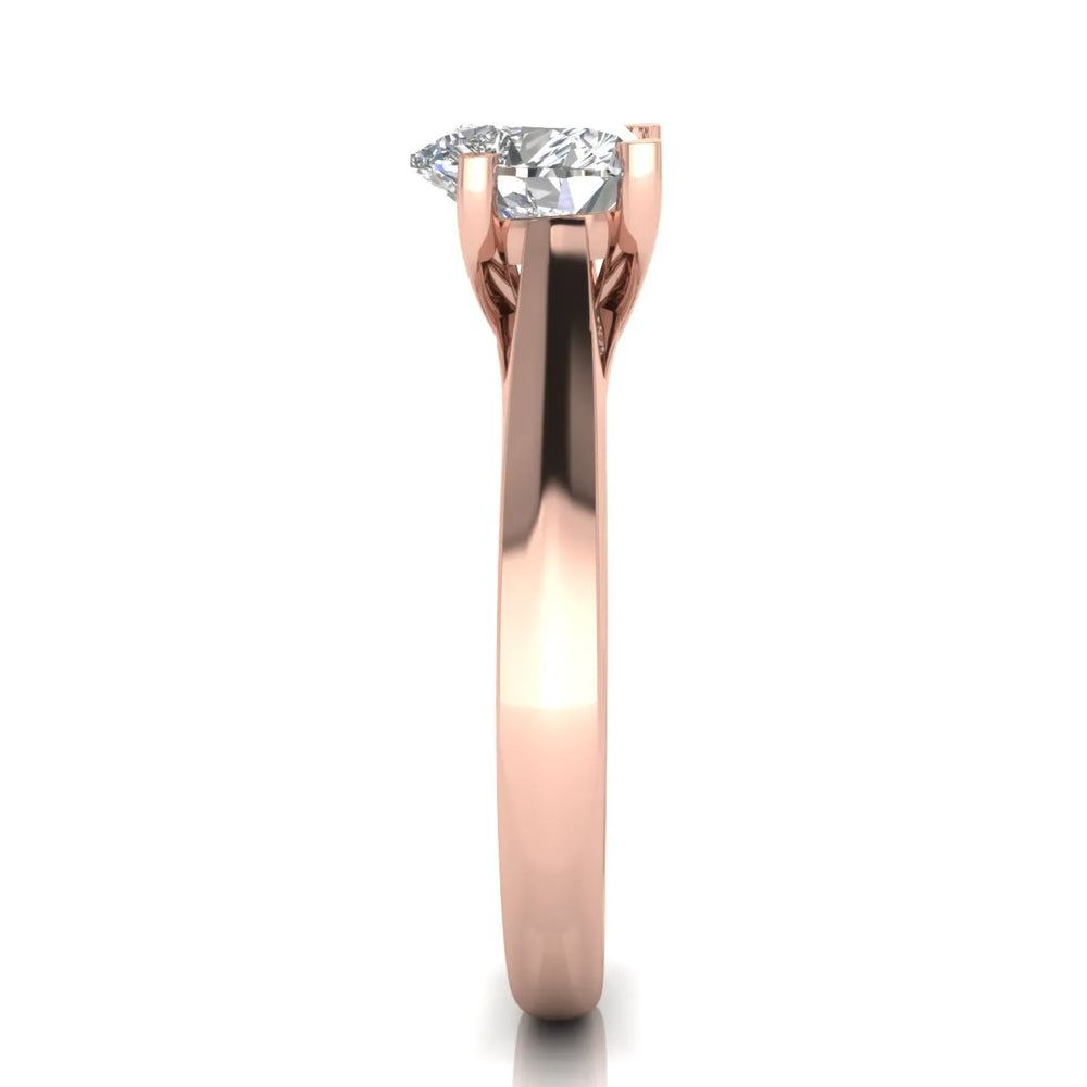 Elegant Solitaire Ring with Classic Four-Prong Setting
