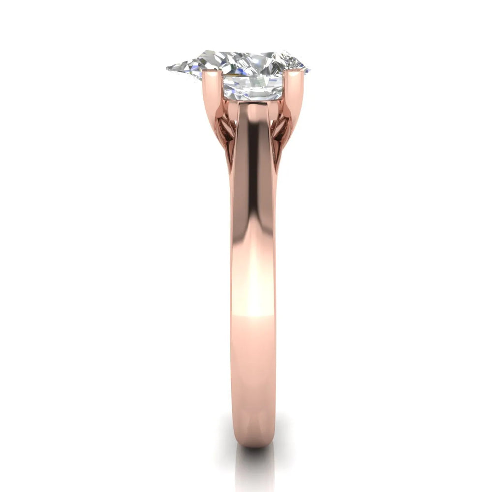 Elegant Solitaire Ring with Classic Four-Prong Setting