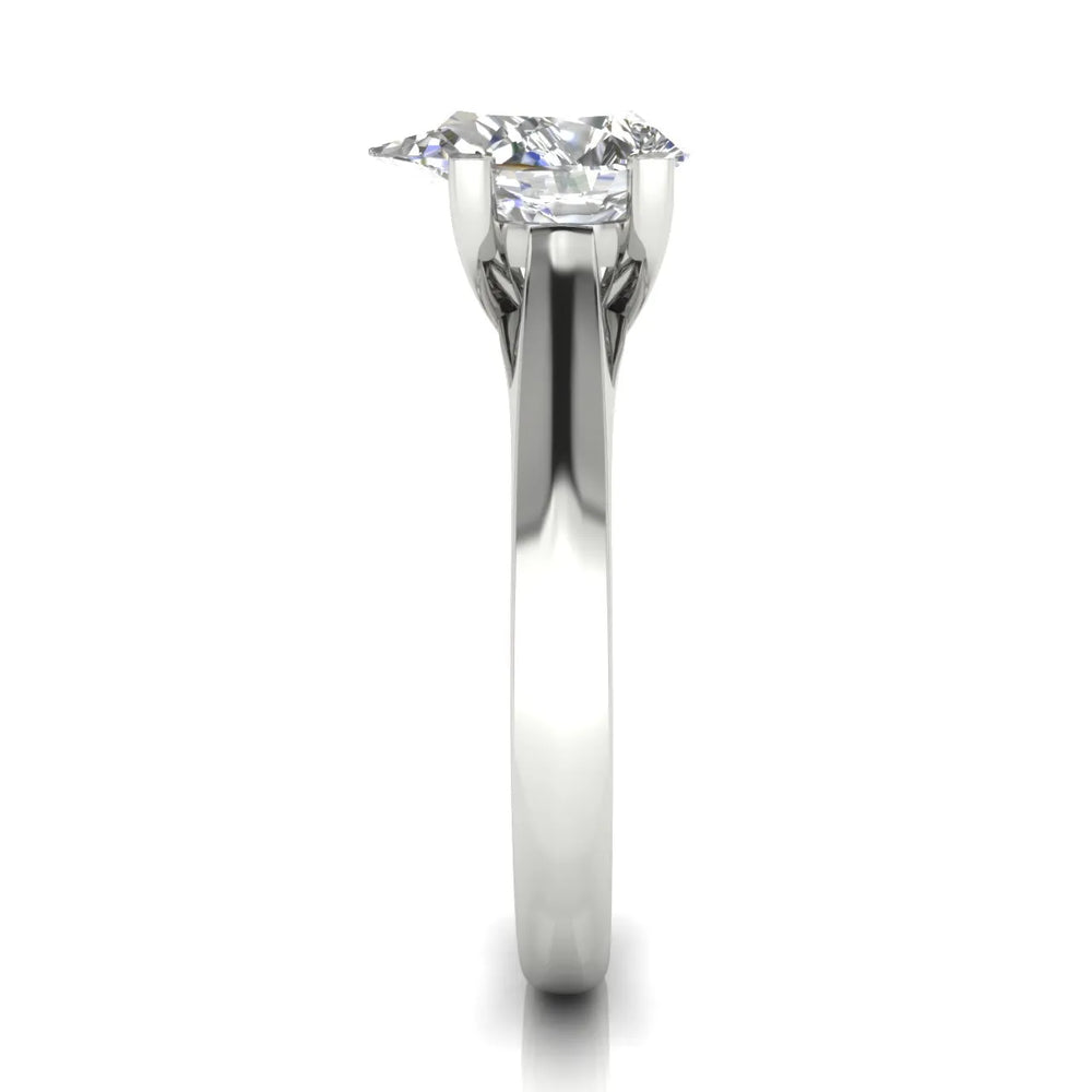 Elegant Solitaire Ring with Classic Four-Prong Setting