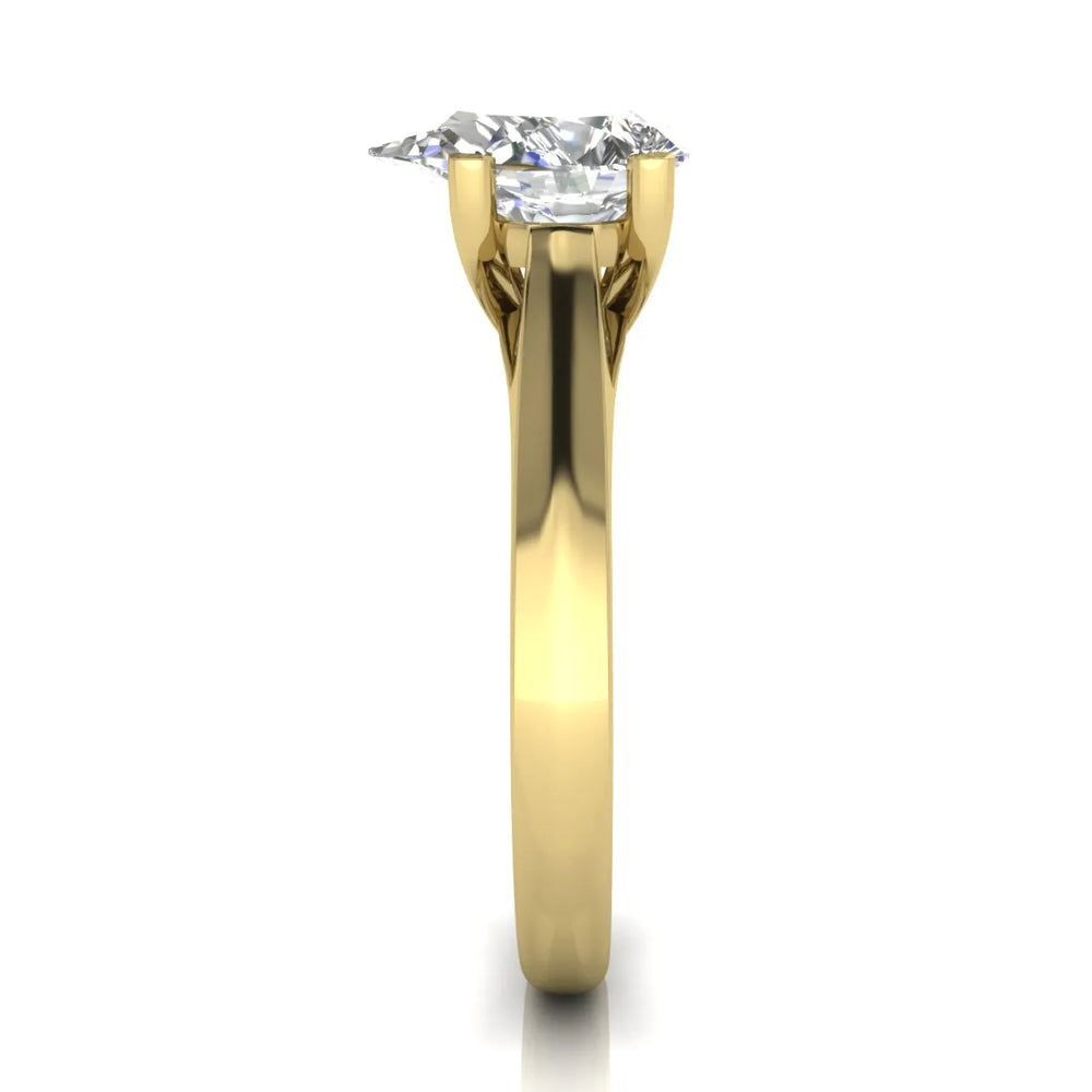 Elegant Solitaire Ring with Classic Four-Prong Setting