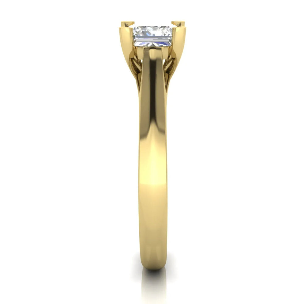 Elegant Solitaire Ring with Classic Four-Prong Setting