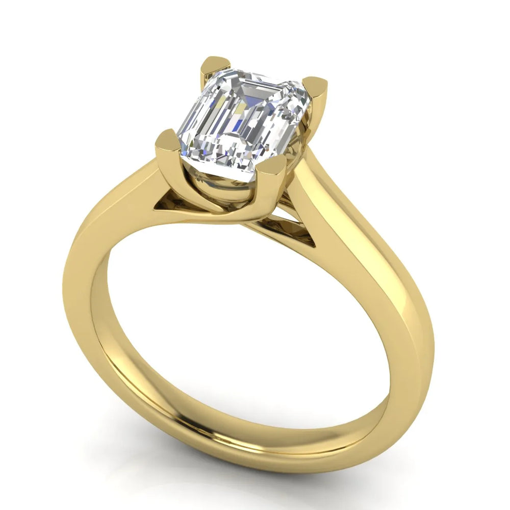 Elegant Solitaire Ring with Classic Four-Prong Setting