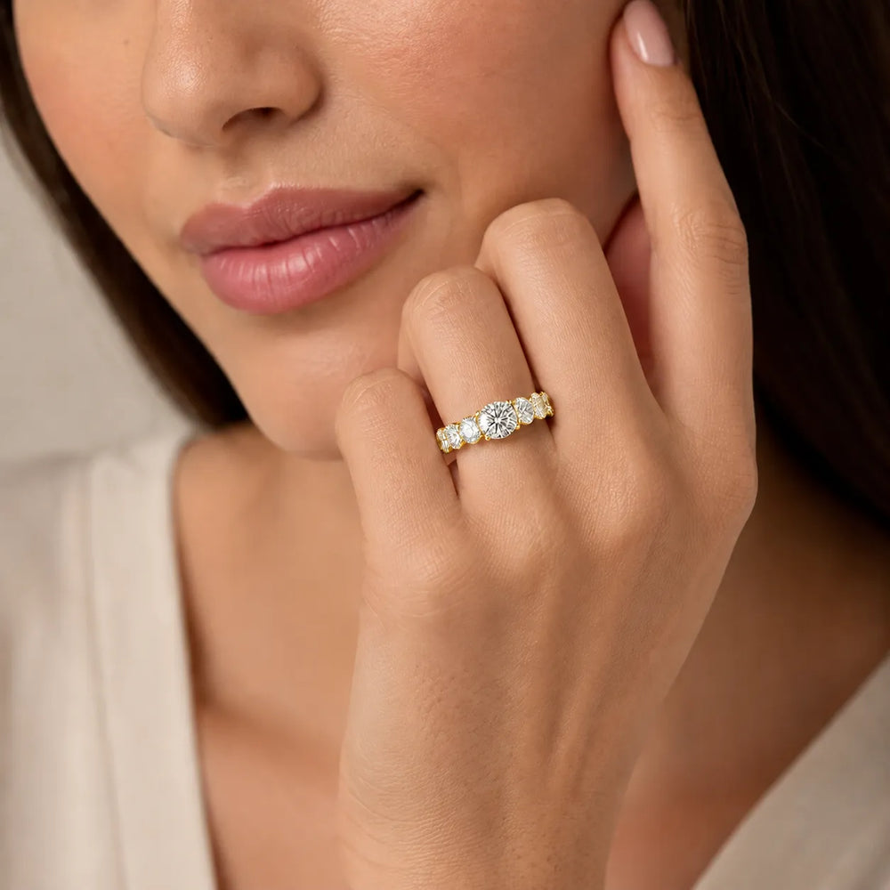 The Everlasting Grace Ring with Oval Diamond