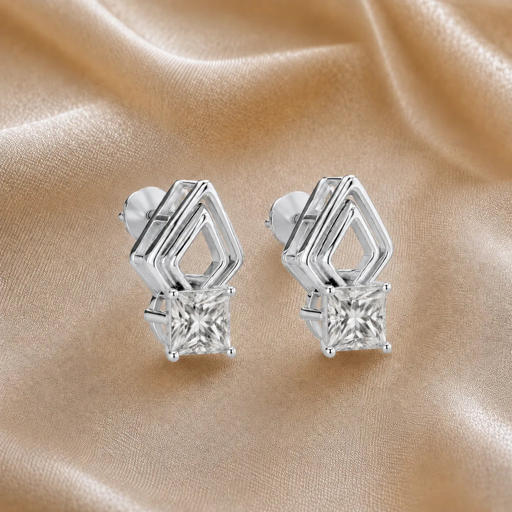 The Diamond Horizon Studs earring