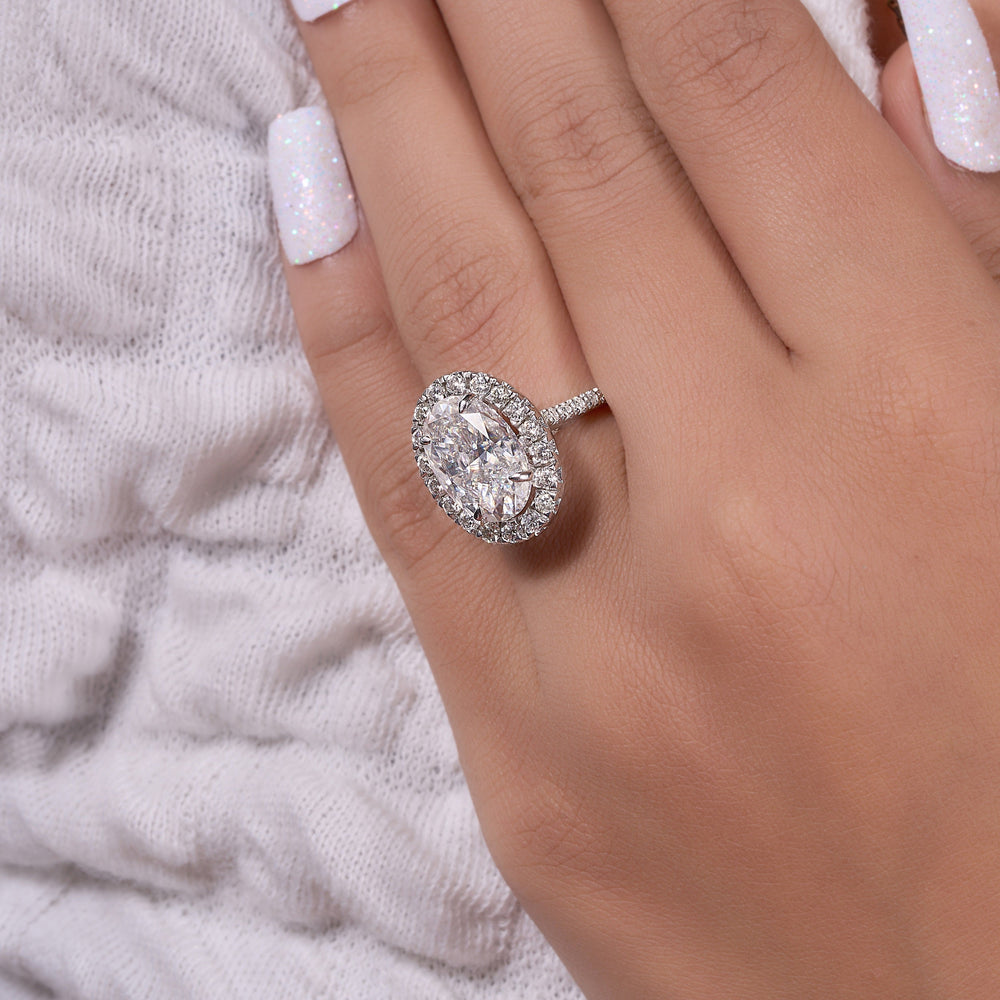 Oval Cut Labgrown Ring