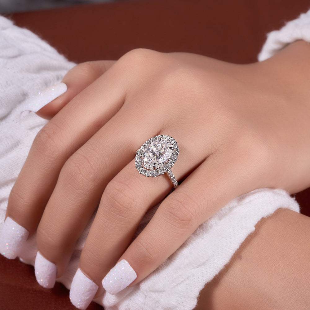 Oval Cut Labgrown Ring