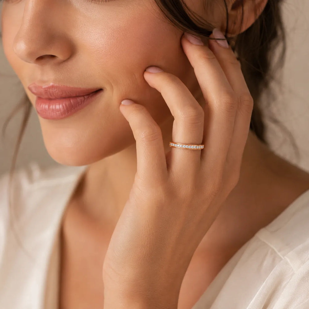 Vintage Lace Round-Cut Diamond Band