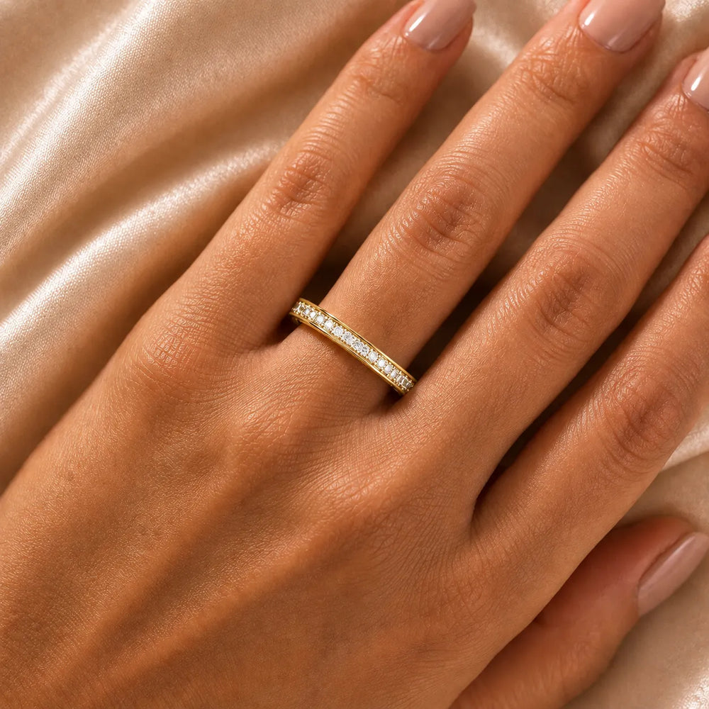 Vintage Lace Round-Cut Diamond Band