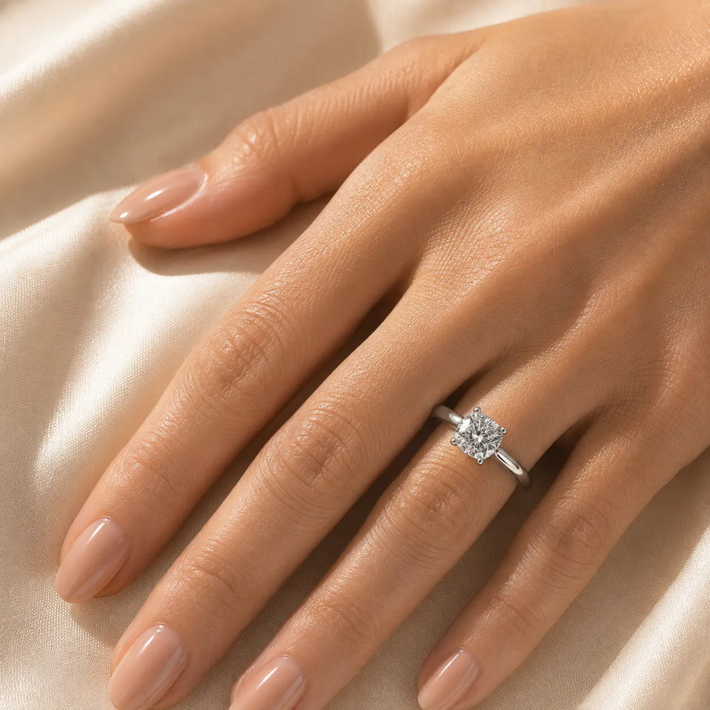 Romantic Solitaire Ring with Timeless Design