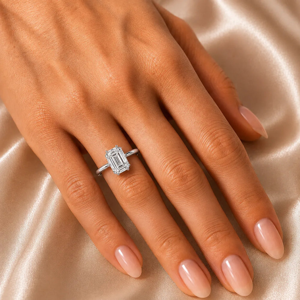 Romantic Solitaire Ring with Timeless Design