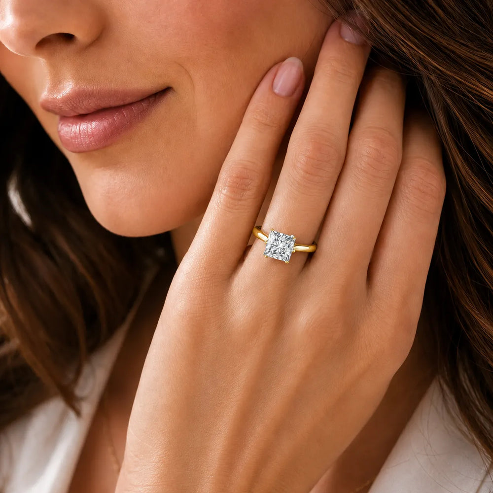 Romantic Solitaire Ring with Timeless Design