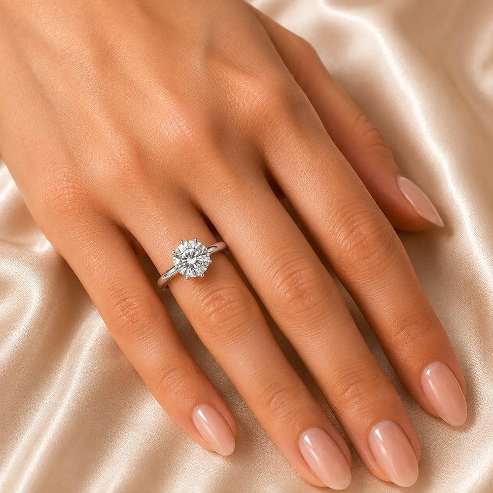Romantic Solitaire Ring with Timeless Design