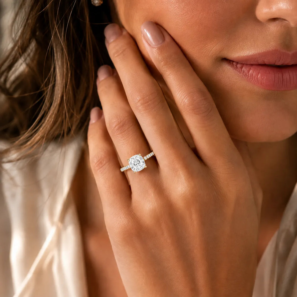 Luminous Promise Ring with Round Elegance