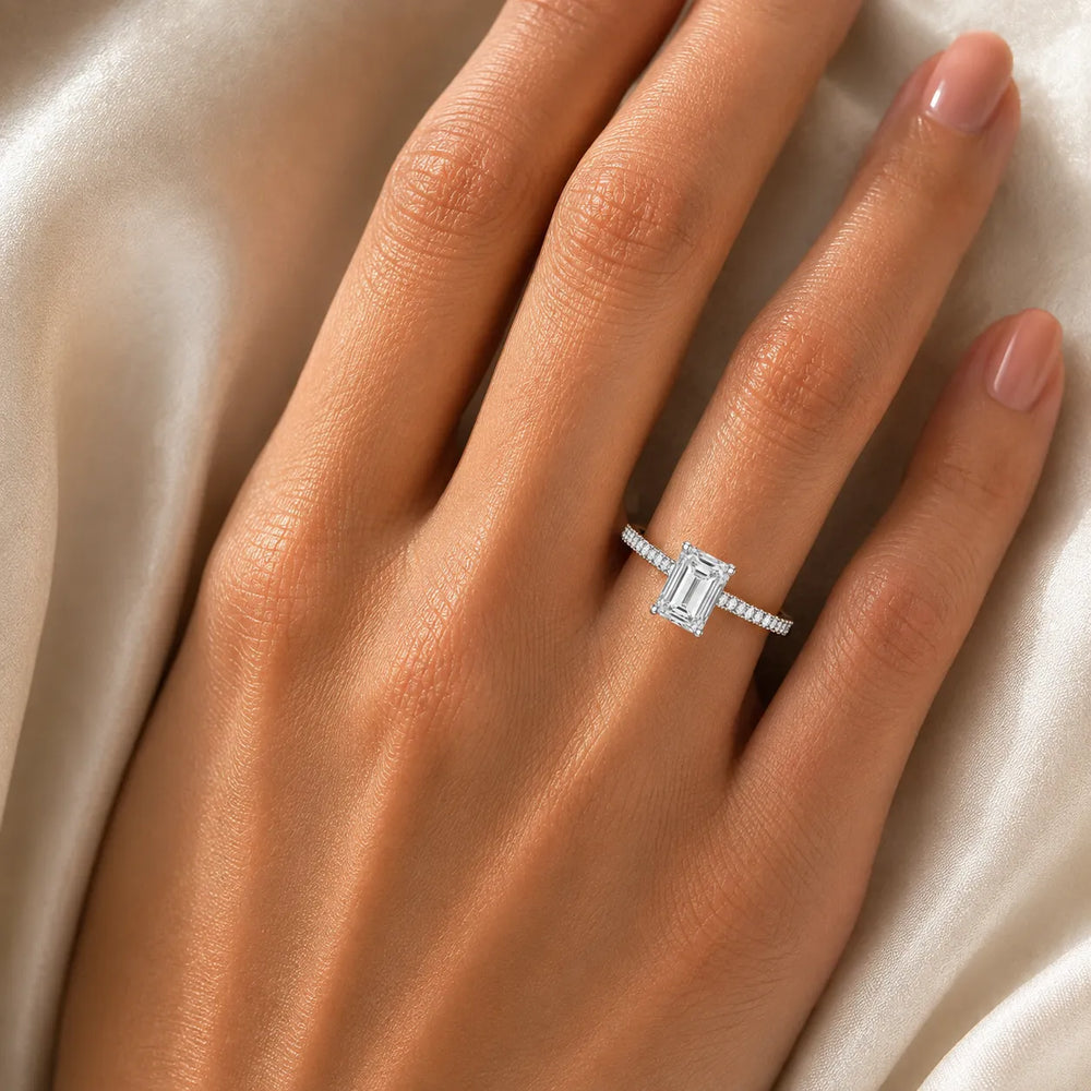 Luminous Promise Ring with Round Elegance