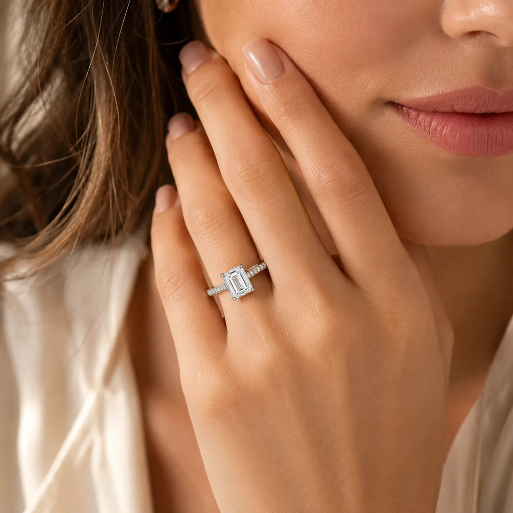 Luminous Promise Ring with Round Elegance