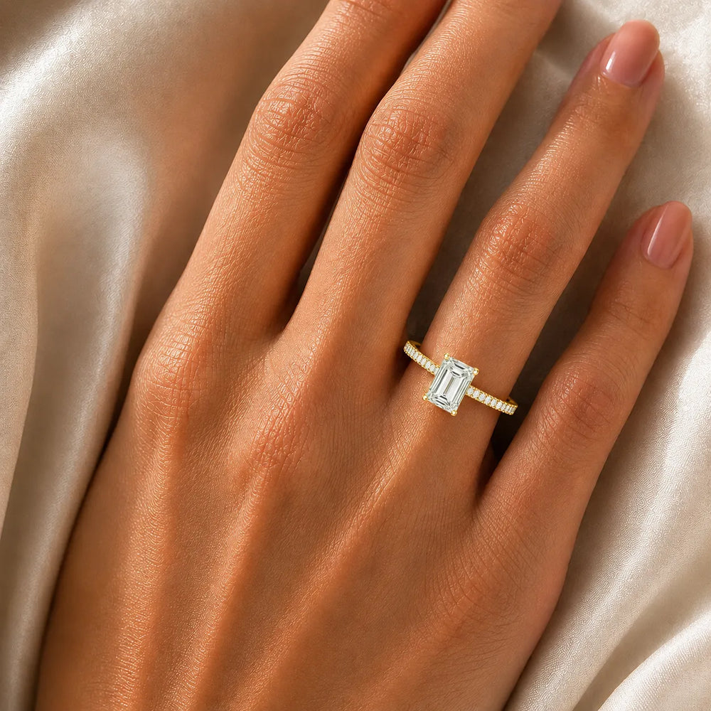 Luminous Promise Ring with Round Elegance