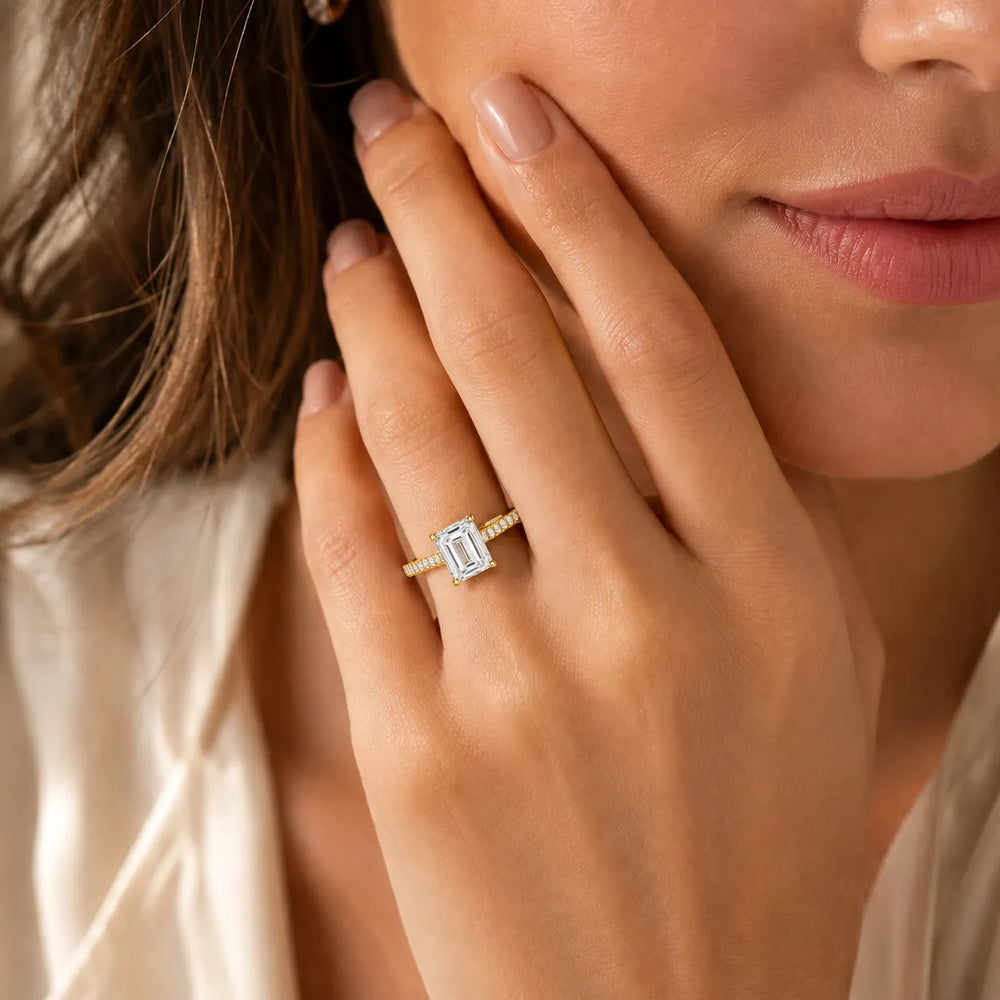 Luminous Promise Ring with Round Elegance