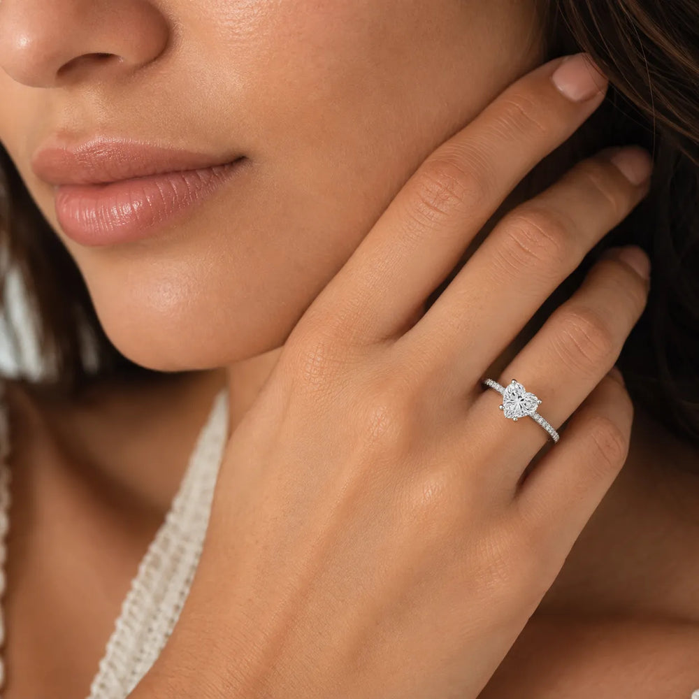 Luminous Promise Ring with Round Elegance