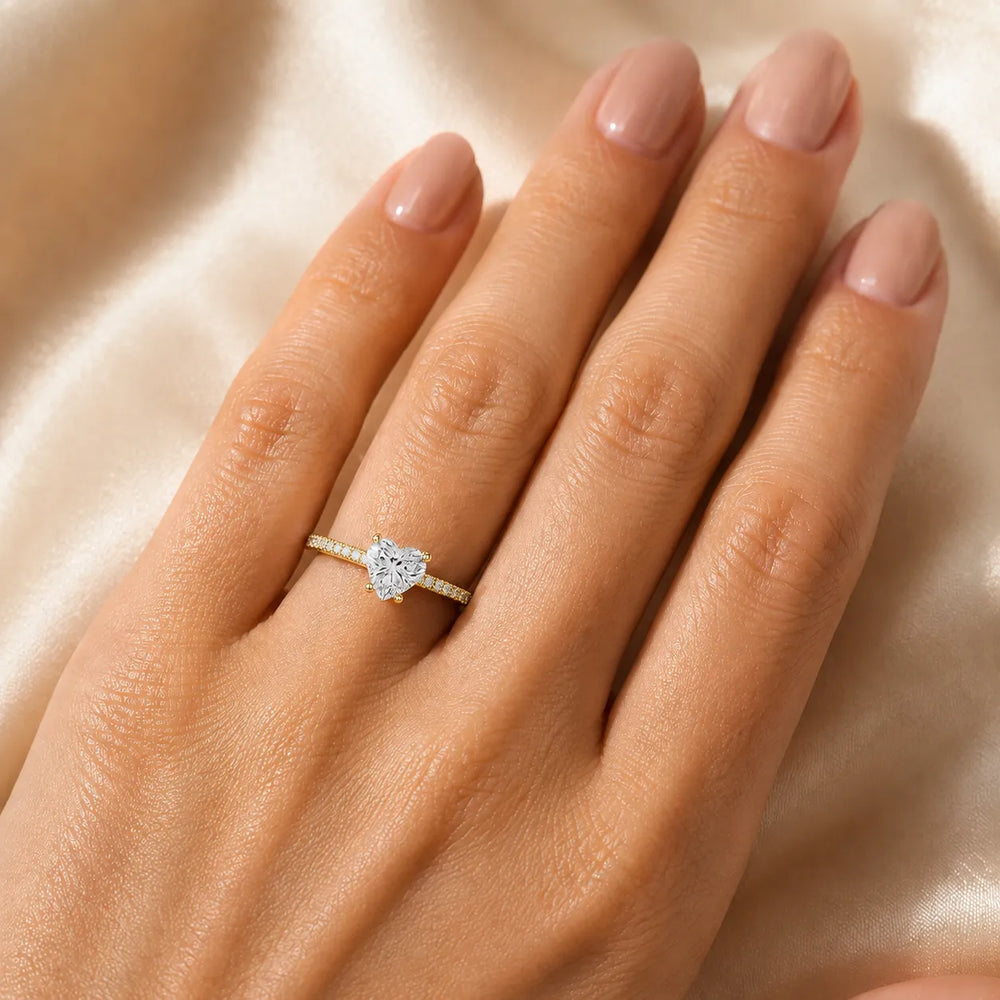 Luminous Promise Ring with Round Elegance