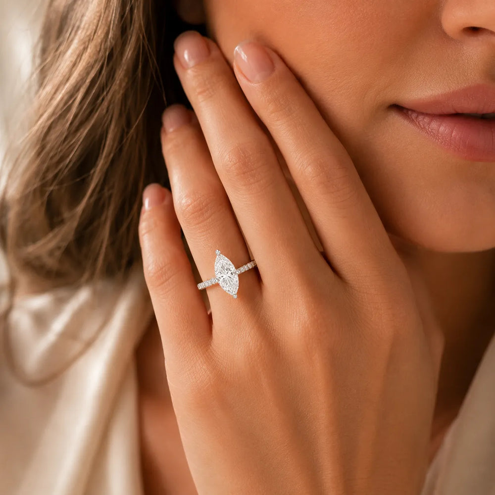 Luminous Promise Ring with Round Elegance