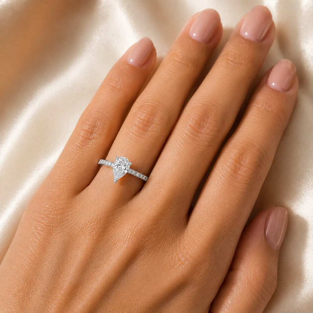 Luminous Promise Ring with Round Elegance